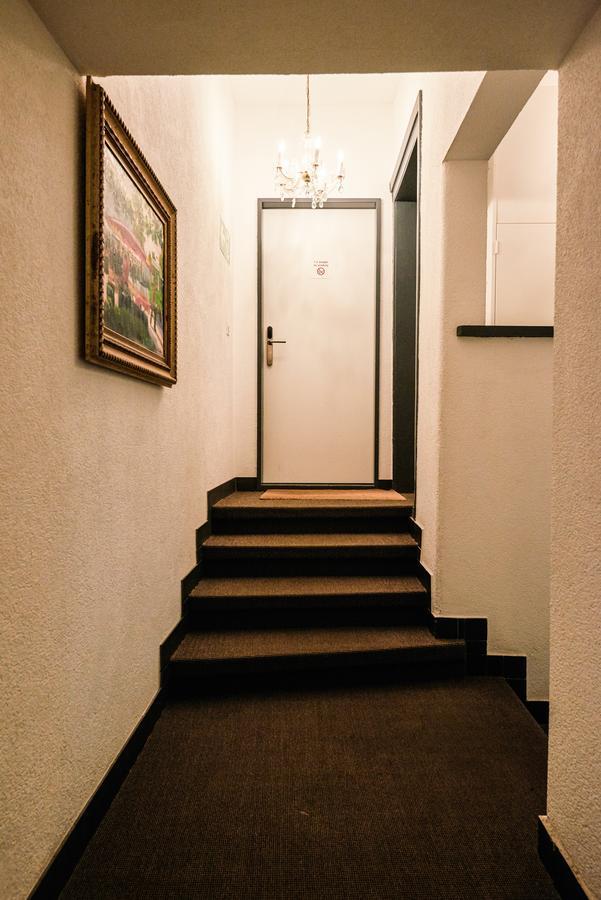 Aparthotel Hine Adon Freiburg im Üechtland Exterior foto